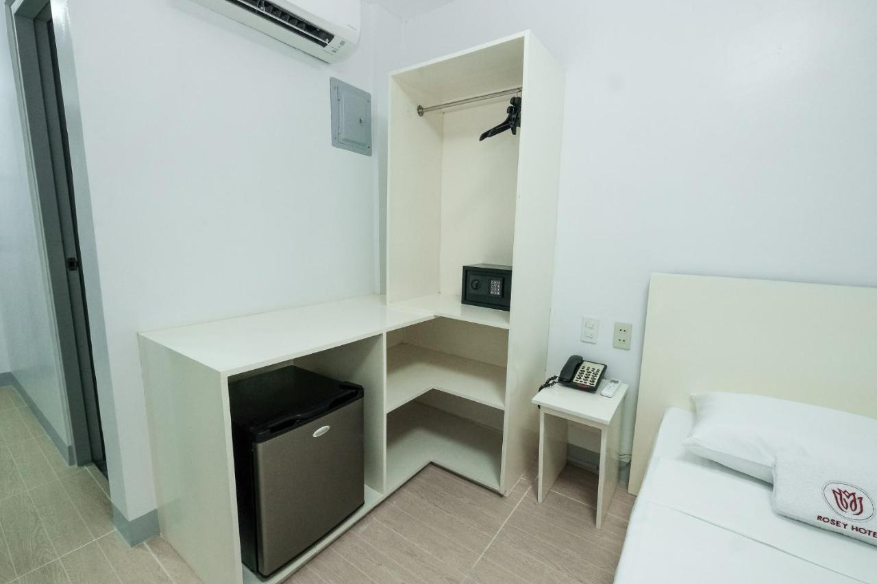 Rosey Hotel Cabanatuan City Buitenkant foto