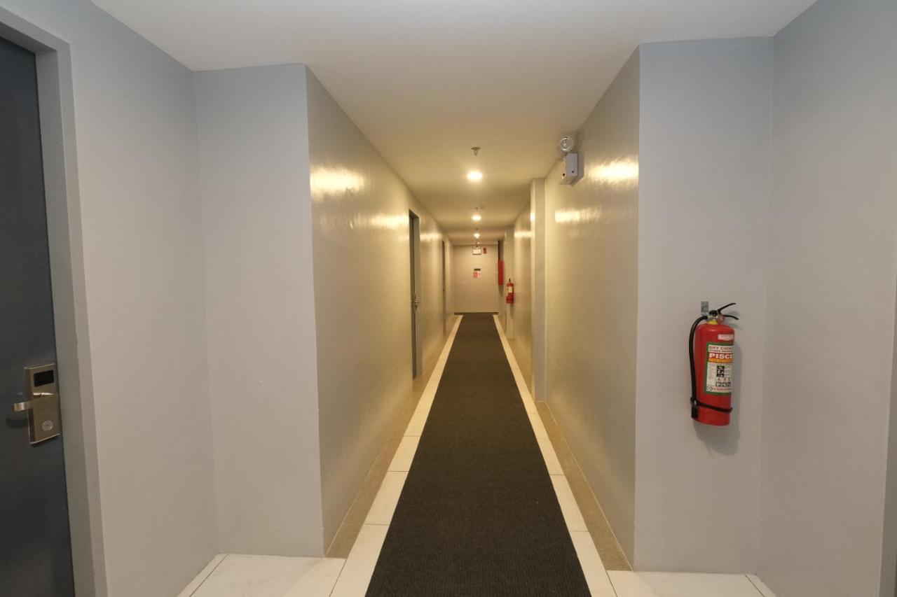Rosey Hotel Cabanatuan City Buitenkant foto